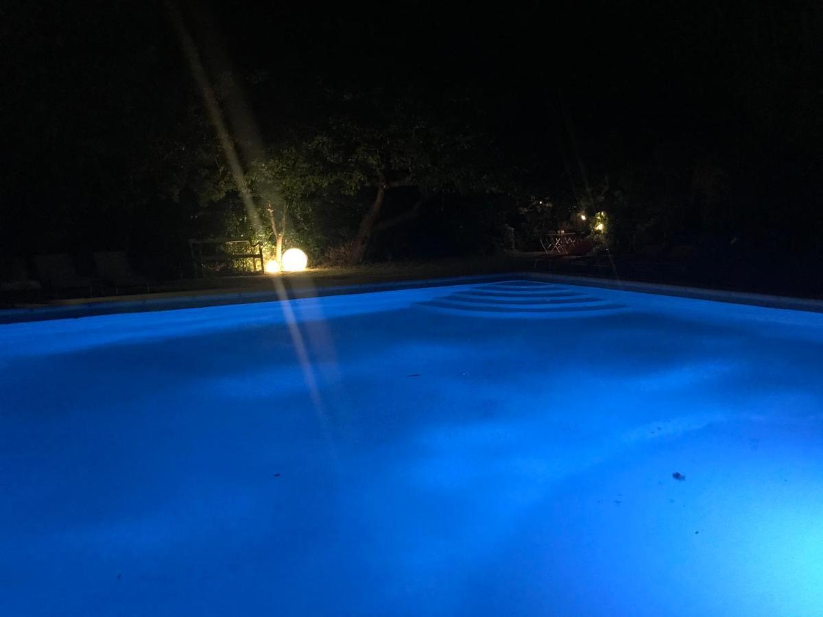シュズ・ラ・ルッス Les Aiguieres En Provence Bed & Breakfast エクステリア 写真