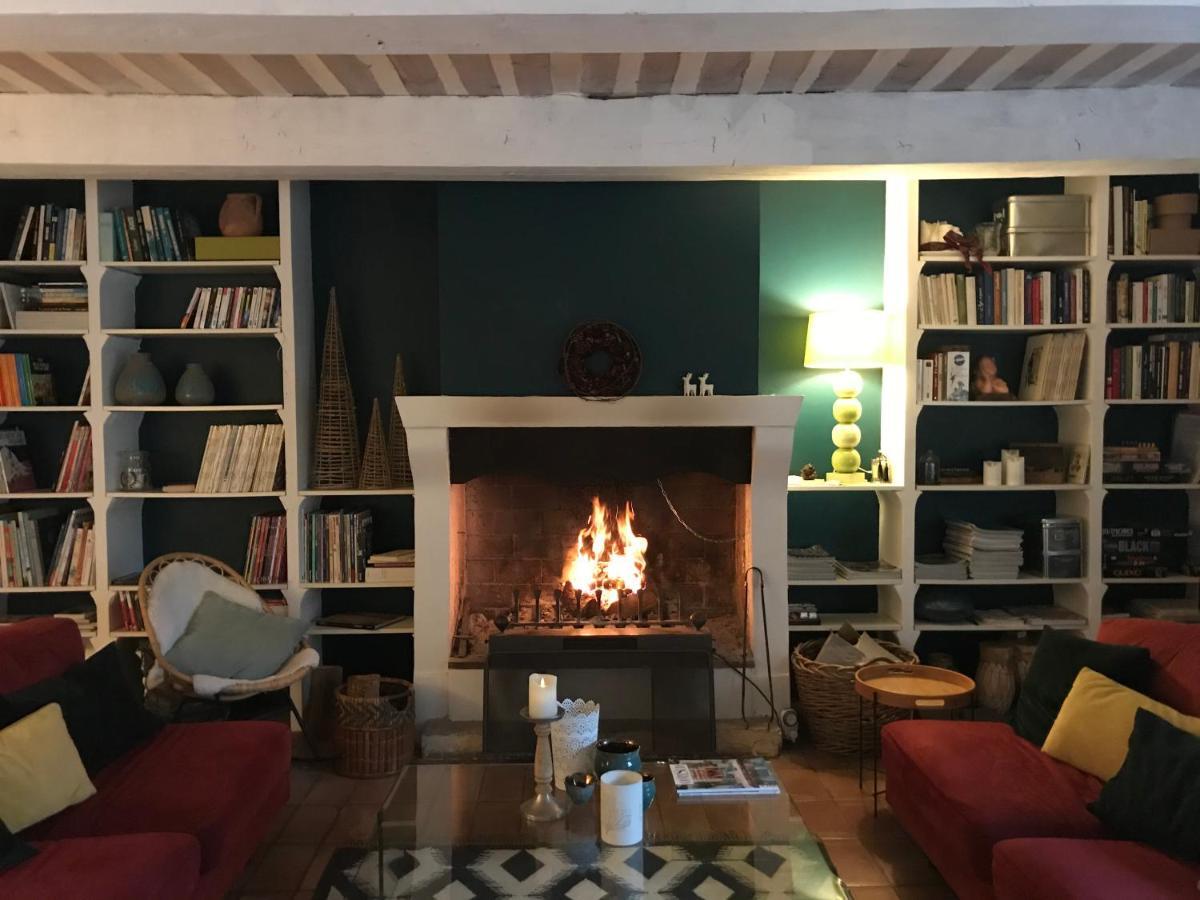 シュズ・ラ・ルッス Les Aiguieres En Provence Bed & Breakfast エクステリア 写真