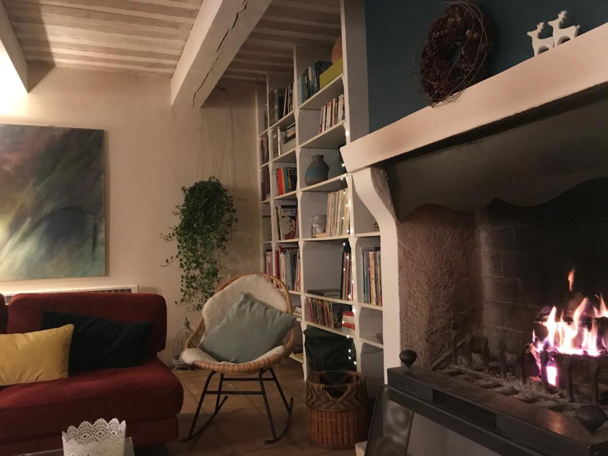シュズ・ラ・ルッス Les Aiguieres En Provence Bed & Breakfast エクステリア 写真