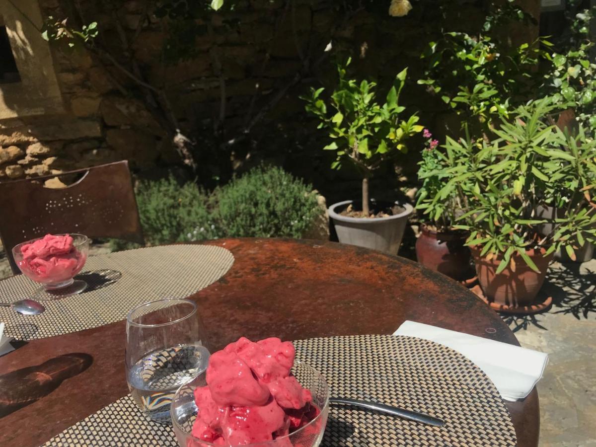 シュズ・ラ・ルッス Les Aiguieres En Provence Bed & Breakfast エクステリア 写真