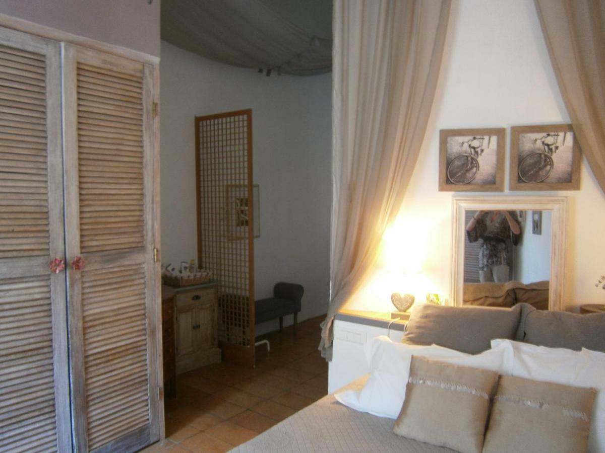 シュズ・ラ・ルッス Les Aiguieres En Provence Bed & Breakfast エクステリア 写真