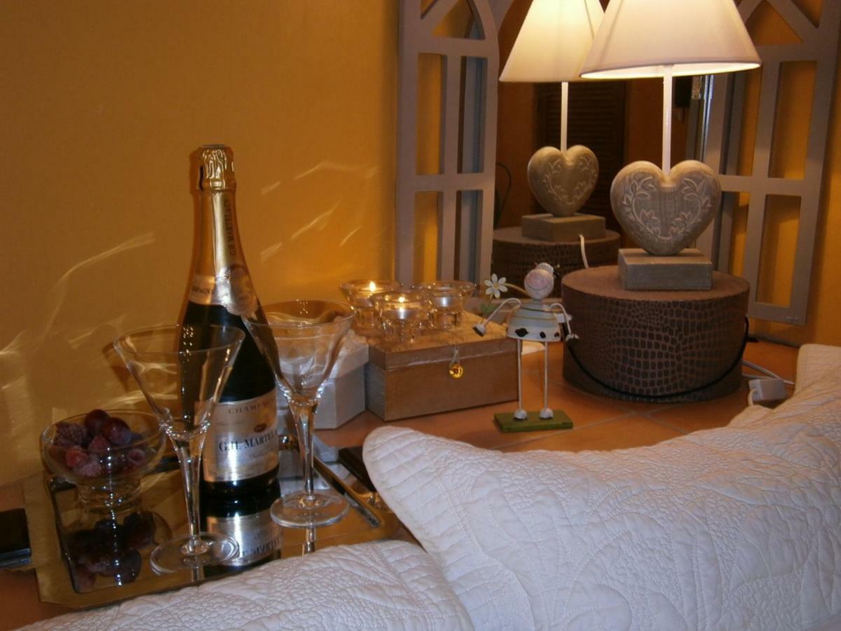 シュズ・ラ・ルッス Les Aiguieres En Provence Bed & Breakfast エクステリア 写真