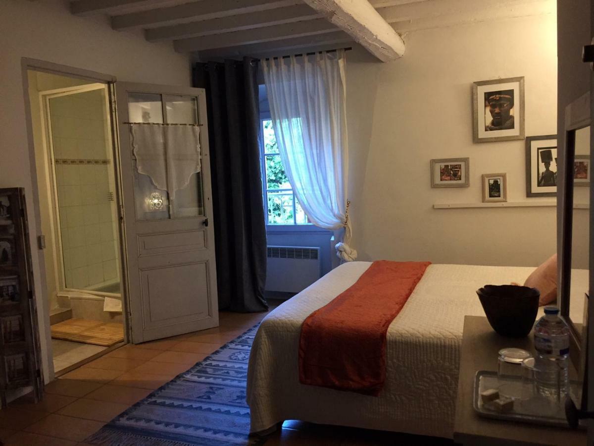 シュズ・ラ・ルッス Les Aiguieres En Provence Bed & Breakfast エクステリア 写真