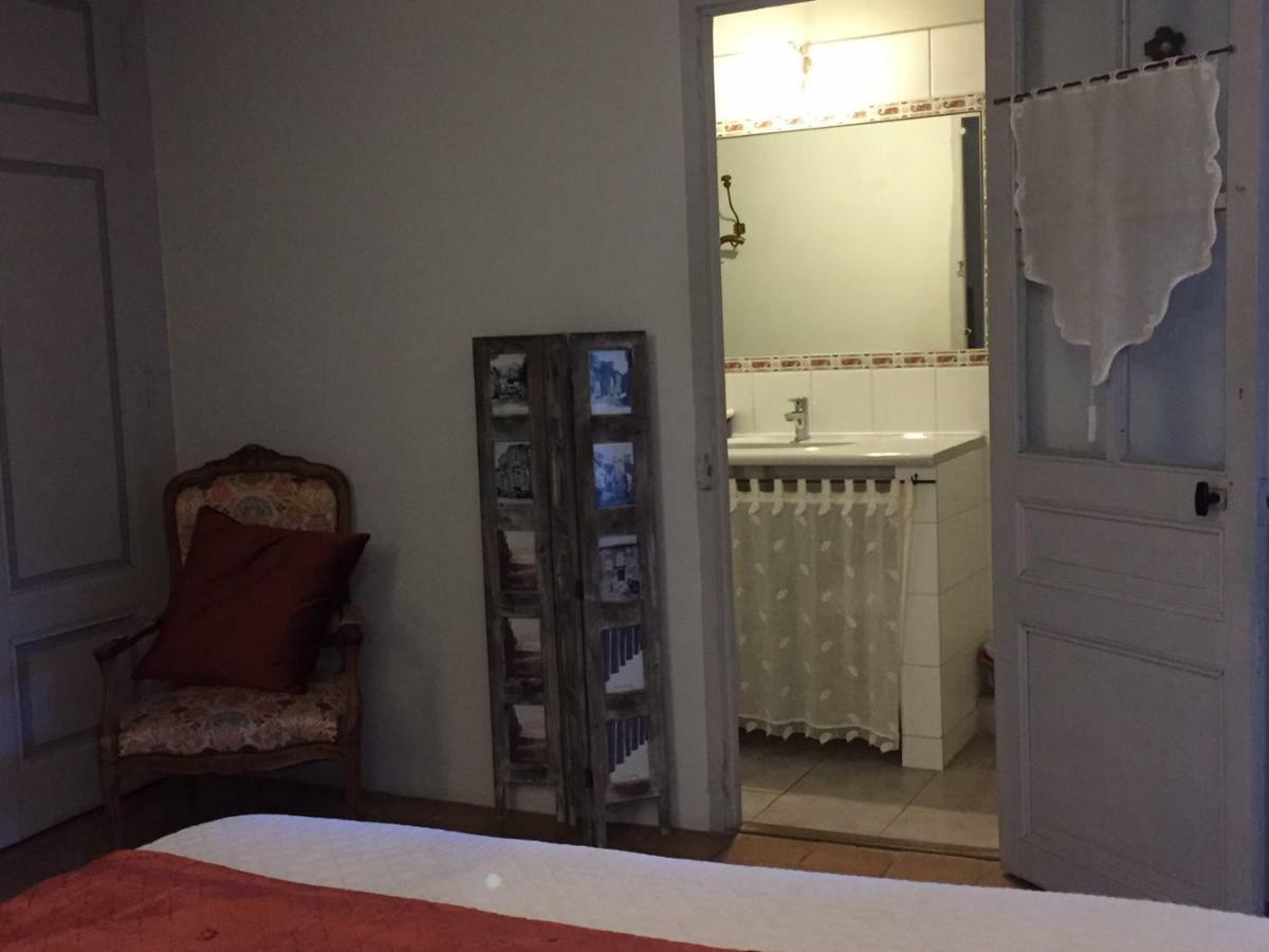 シュズ・ラ・ルッス Les Aiguieres En Provence Bed & Breakfast エクステリア 写真