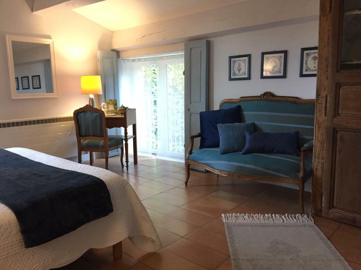 シュズ・ラ・ルッス Les Aiguieres En Provence Bed & Breakfast エクステリア 写真