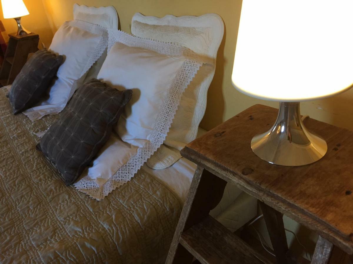 シュズ・ラ・ルッス Les Aiguieres En Provence Bed & Breakfast エクステリア 写真