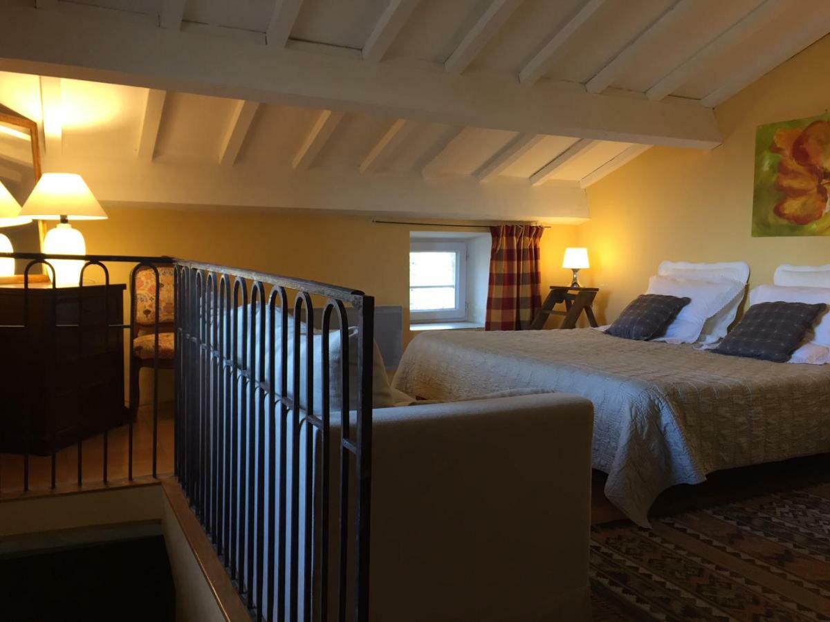 シュズ・ラ・ルッス Les Aiguieres En Provence Bed & Breakfast エクステリア 写真